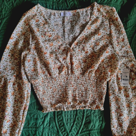 SOLD - Short long sleeves top - Picture 1 of 6